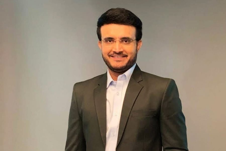 যখন ব্যালকনিতে শার্ট ওড়ানো এক বাঙালি গোটা দেশকে…